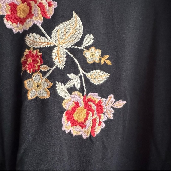 Savanna Jane Floral Embroidered Black Hooded Pullover Kangaroo Pockets Size S - Picture 4 of 10